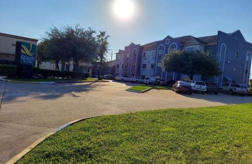Jersey Village Hotel | Quality Suites Houston NW Cy-Fair