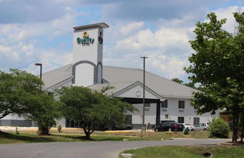 Waldorf Hotel | Quality Suites Waldorf