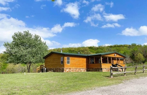 Pawhuska House | Quarter Circle Cross Bunkhouse