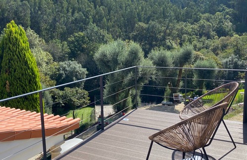 Arcos de Valdevez Villa | Quarto Elevado - by Quinta do ribeiro