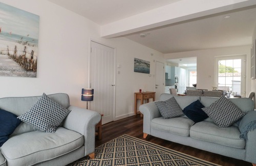 Poole Cottage | QUAY COTTAGE - SEA VIEW, pet friendly, with a garden in Poole