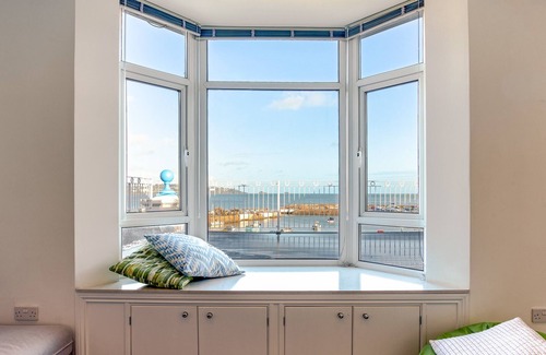 Roundham Apartment | Quayside View - Directly on Paignton Harbour