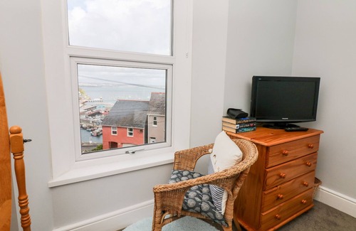 Brixham Cottage | QUAYSIDE VIEW, family friendly, country holiday cottage in Brixham