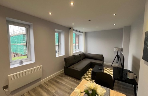 Abingdon Apartment | Queen Apartment | 7 Guests | High Spec | En-Suites
