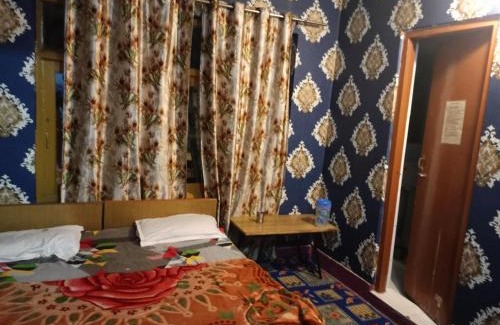 Srinagar House | Queen Palace guest house
