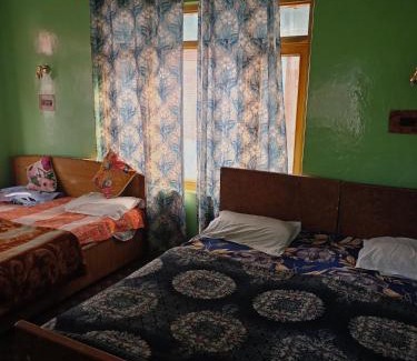 Srinagar House | Queen Palace guest house