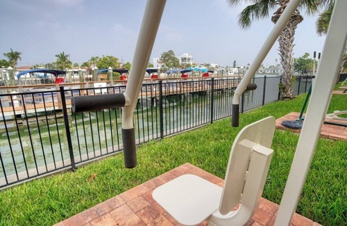 Treasure Island Hotel | Queen Queen Marina View