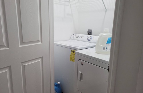 Tallahassee House | Queen room: in a duplex near FSU, shared bath-5