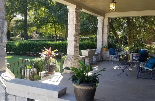 Central Gardens Apartment | Queen Studio with Kitchen, Front porch patio