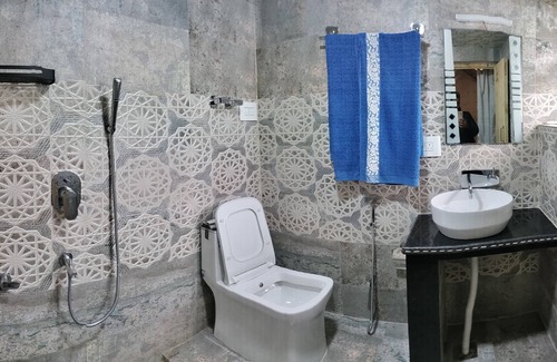 Nagin Bagh House | Queens Lake House, Luxurious lake side homestay.