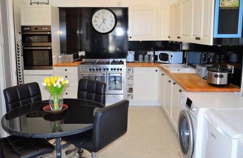Kilmun Apartment | Queens View Apartment in Kirn by Dunoon-Sleeps up to 6 Ads/1Chd-Pet Friendly