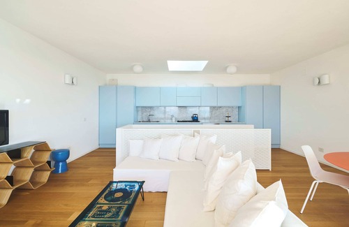 Pugliola House | Quercia: 2 BDR, Aicondo, Seaview, Pool, Tennis, plus Private Parking in Lerici!