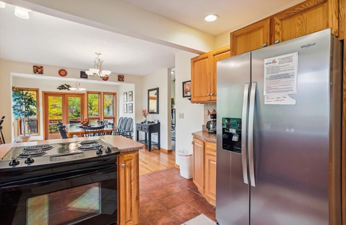 Northface House | Quick walk to Salamander! Year-round comfort. Welcome to Family Traditions