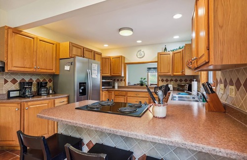 Northface House | Quick walk to Salamander! Year-round comfort. Welcome to Family Traditions