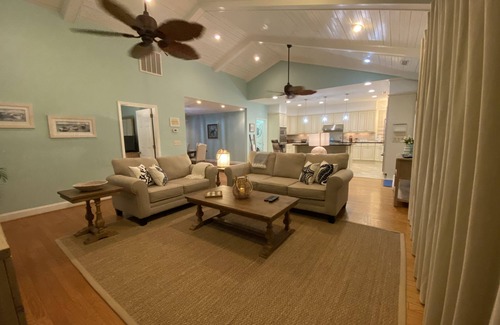 North Litchfield Beach House | Quick Walk To The Beach, Family friendly and Excellent Amenities!