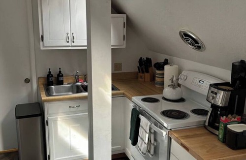 Kings Beach House | Quiet 1 Bdrm walk to beach & trails. Close to ski areas.