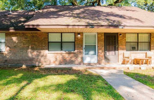 Florida Panhandle House | Quiet 2 bdroom Duplex 9 Mile Rd-Pine Forest Area