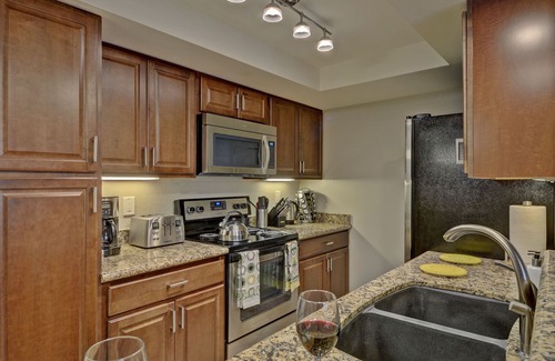 North Mountain Condo | 💯Quiet, 2 King beds, 3 Pools, WiFi, Gated,Tennis🎾Basketball🏀Ground Floor🌵