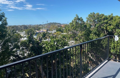 Kelvin Grove Apartment | Quiet, 3km from Brisbane CBD, large 2-bedroom apartment