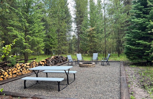 Island Park Cabin | Quiet and clean cabin near Yellowstone National Park