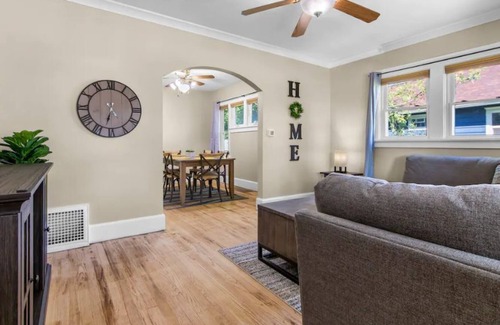 Cedar Rapids - Iowa City House | Quiet and Close to downtown 3-bd house