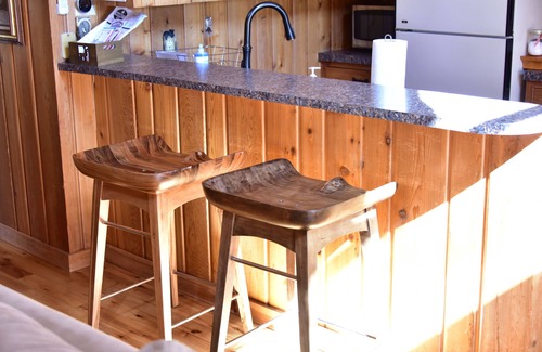 Cedar Ski Chalet | Quiet and Comfy 3 bed/2bath - Golf Chalet w/Loft&Hot tub