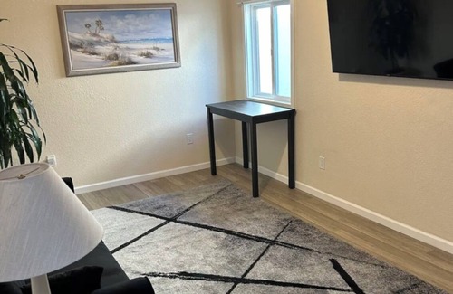 Seaside Apartment | Quiet and Cozy 1 Bedroom Apartment close to the beach!