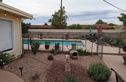 Southeast Heights House | Quiet and Cozy Casita-One Mile from Nob Hill.