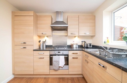 Wolverhampton House | Quiet and Lovely 3-bed house parking and garden