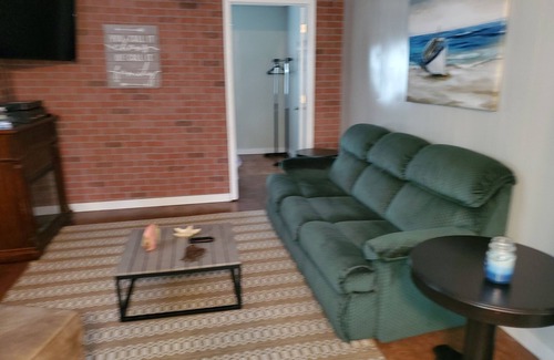 Kreole House | Quiet and relaxing come enjoy the river and coastal life at The Slippery Minnow.