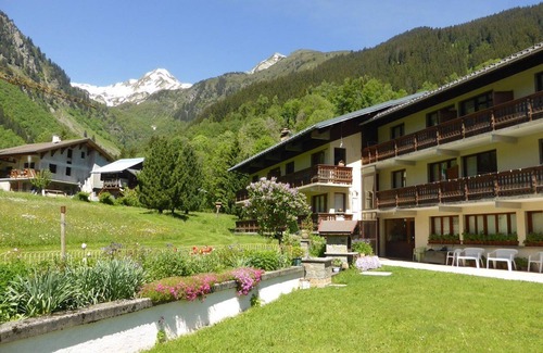 Beaufort Apartment | Quiet apartment for 4, at the foot of the slopes with parking