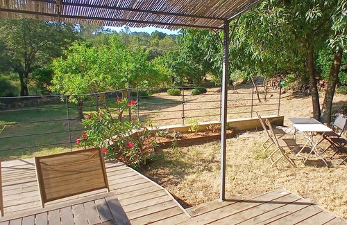Sagries Apartment | QUIET APARTMENT 3kms from Uzès. Edge of garrigue. Swimming pool. Ideal for couples