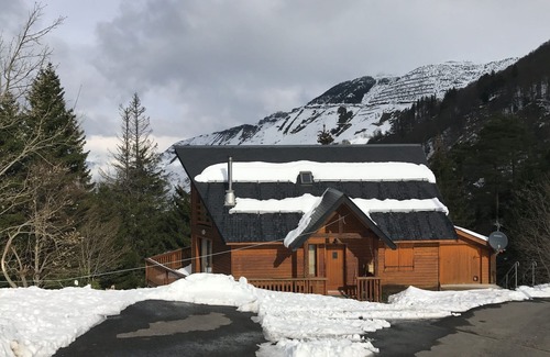 Eaux-Bonnes Ski Chalet | 🏔 Quiet apartment in the heart of nature in the center of Gourette
