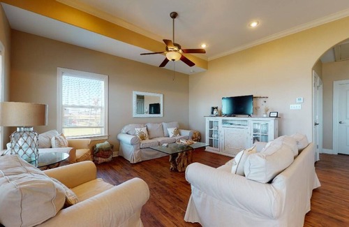Galveston House | Quiet area of the beach, AMAZING VIEW & close to the ferry !