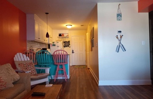 Ono Island Condo | Quiet bay side condo with pool and fishing pier