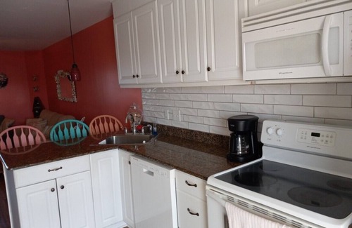 Ono Island Condo | Quiet bay side condo with pool and fishing pier