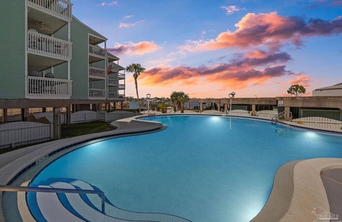 Ono Island Condo | Quiet bay side condo with pool and fishing pier