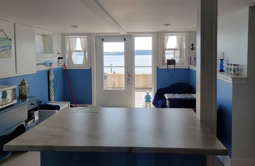 Grand Bay-Westfield Apartment | Quiet beachfront apartment on the majestic Grand Bay. 15 mins to Saint John. NB.