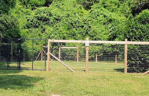 Chiefland House | Quiet Bed & Bath close to Manatee State Park and many other FL entertainments.