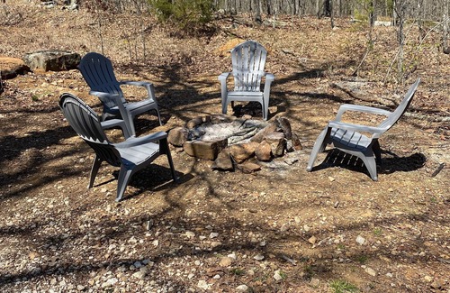 Gore Cabin | Quiet cabin minutes from Lake Tenkiller. Family or couple friendly.