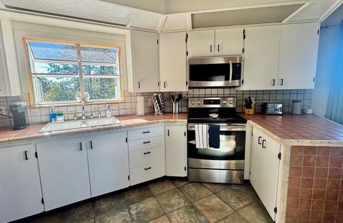 Pine Cove Cabin | Quiet cabin in Idyllwild. Stunning Views, Cozy, Private, Pet and kid Friendly.