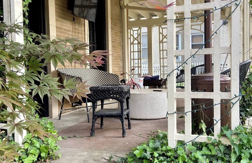 Detroit Apartment | Quiet carriage house in historic Detroit neighborhood - 10 minutes from downtown