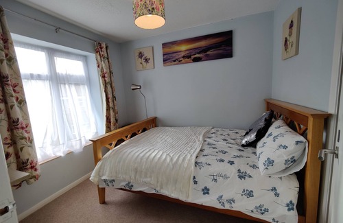 Chelmsford House | Quiet central location, parking and garden