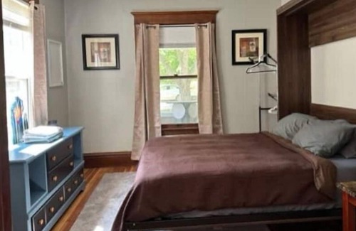 Midtown House | Quiet, Comfortable, Close.