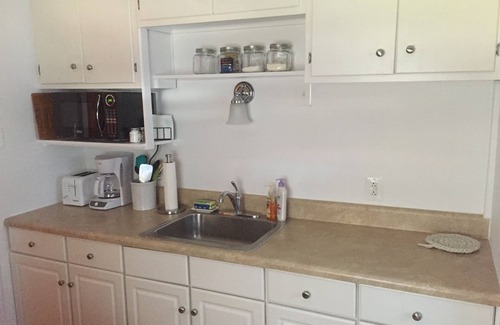Fry's Spring House | Quiet Comfy Cottage - Super Clean - Equipped for Comfort and Enjoyment!