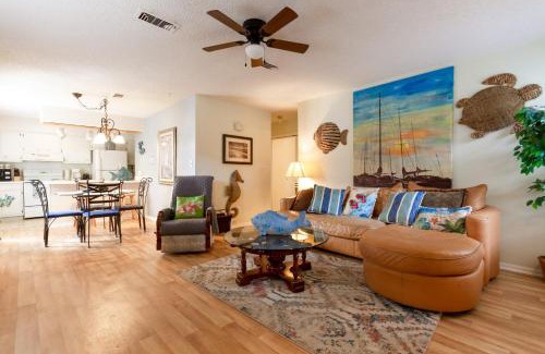Northeast Pensacola Apartment | Quiet Condo about 10 Mi to Dtwn Pensacola