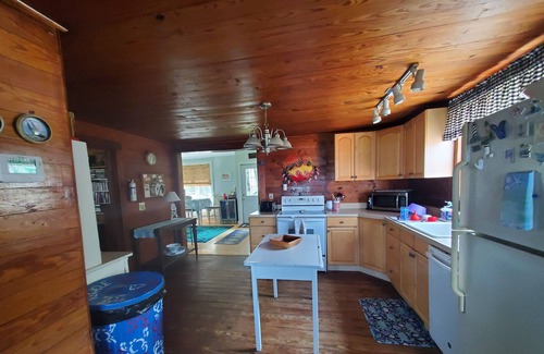 Edwardsville Cottage | Quiet Cottage on sandy beach of the Chesapeake Bay