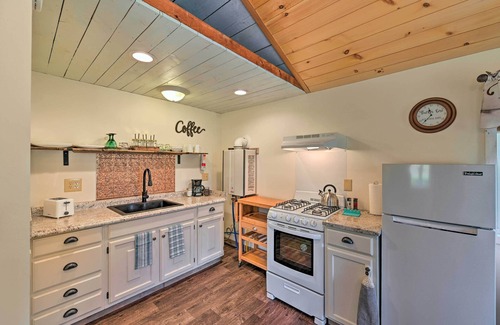 West Edmeston Cabin | Quiet Country Escape: Fire Pit, Fish On-Site!