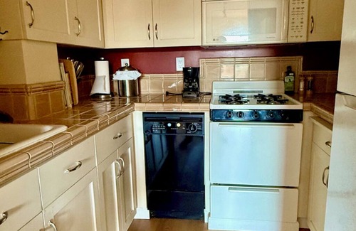 Upper Rockridge Apartment | Quiet, Elegant Apartment With Beautiful Views & Terraced Gardens