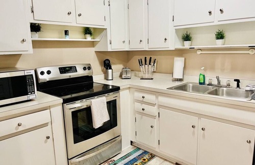 Raleigh House | Quiet Extended Stay, by Duke-Raleigh Hospital